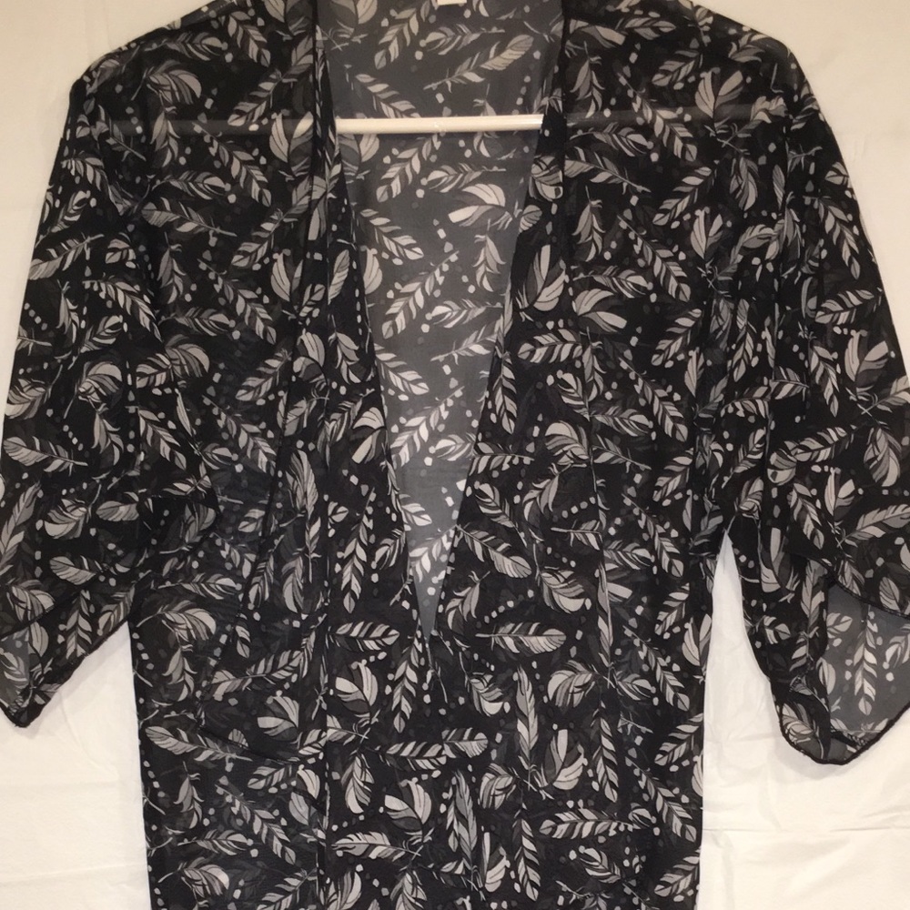 This LulaRoe top is both so comfy and cute!